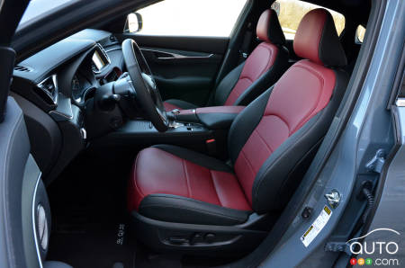 Infiniti QX55 2022, première rangée